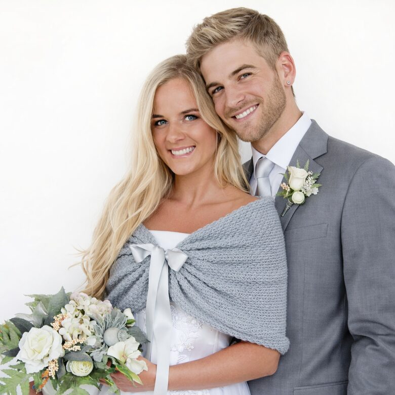 Pelēks līgavas plecu apmetnītis sasienams priekšpusē ar satīna lentu, arī lielie izmeri, kods WGY9